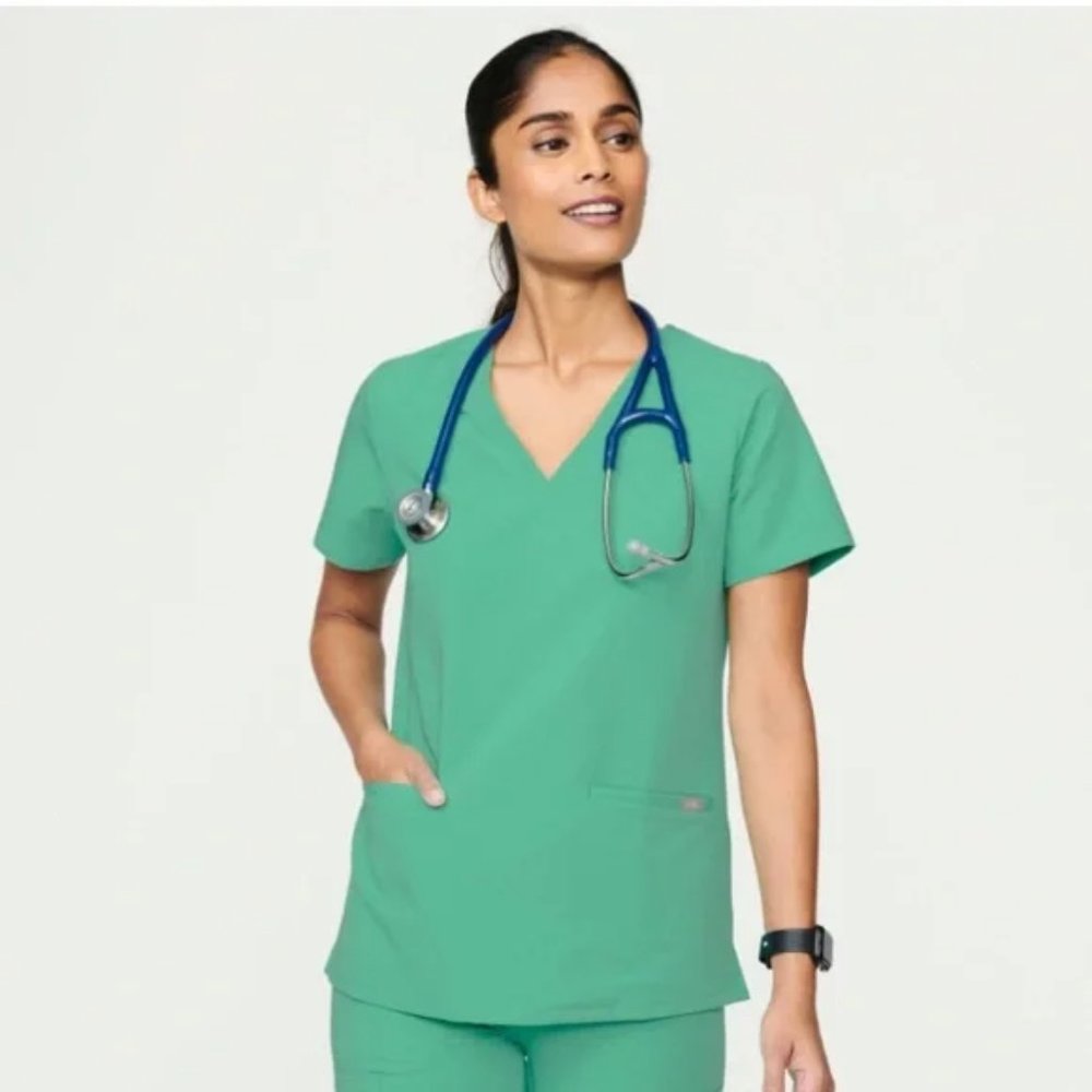FIGS Women's Surgical Green Casma™ - M